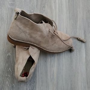 Hush puppies chukka style booties